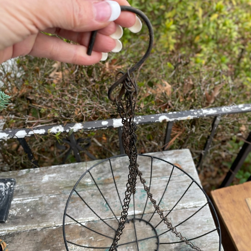 Vintage black metal hanging basket & chain Rustic Farmhouse - Picture 6 of 7